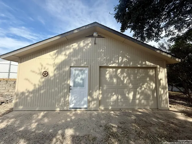 $2,500 | 275 Halm Drive, Canyon Lake, TX 78133