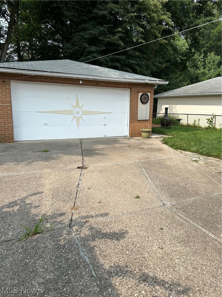 2818 Hearthstone Road Cleveland, OH 44134 - Photo 29 of 34 2 car garage
