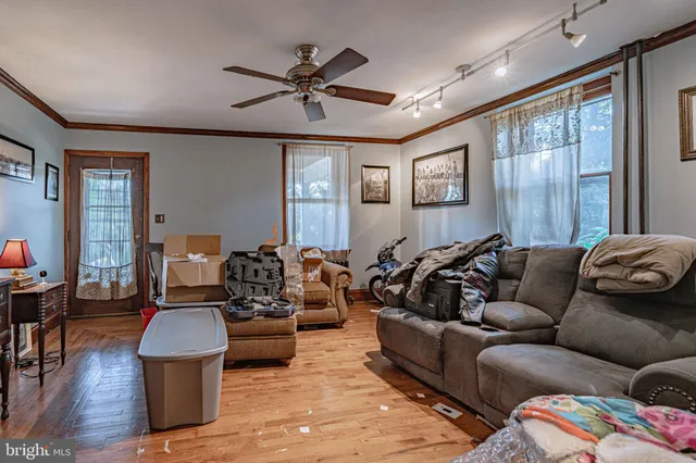 a view of a livingroom with furniture