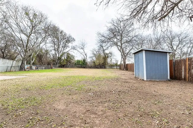 $199,000 | 525 Pettit Drive, Newark, TX 76071