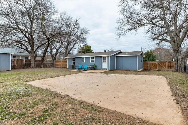 $199,000 | 525 Pettit Drive, Newark, TX 76071