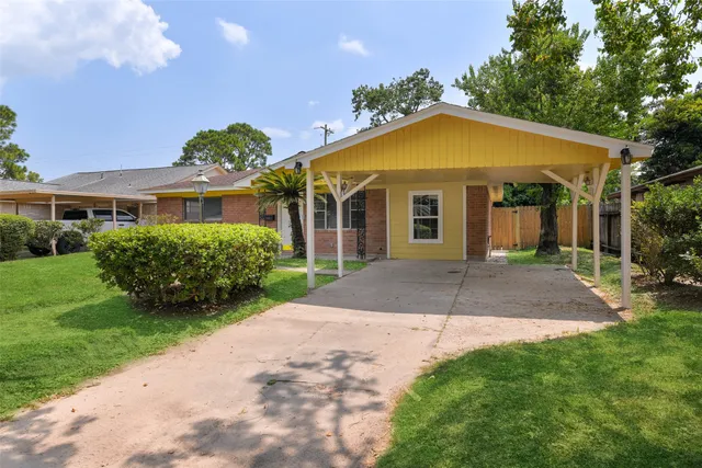 $1,692 | 7405 Carver Avenue, Texas City, TX 77591