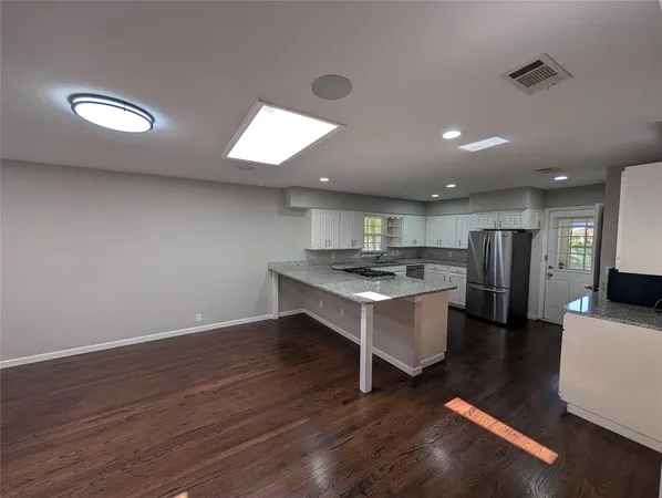 $2,050 | 806 Cedar Street, McKinney, TX 75069