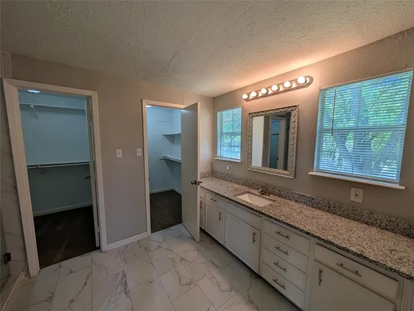 $2,050 | 806 Cedar Street, McKinney, TX 75069