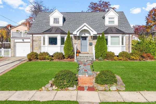 $1,400,000 | 1096 Hunter Avenue, Pelham, NY 10803