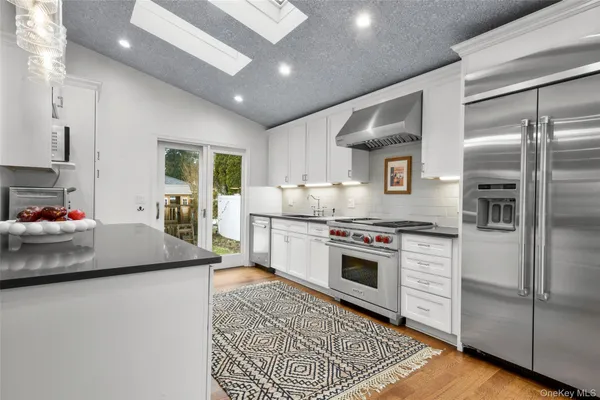 $1,400,000 | 1096 Hunter Avenue, Pelham, NY 10803