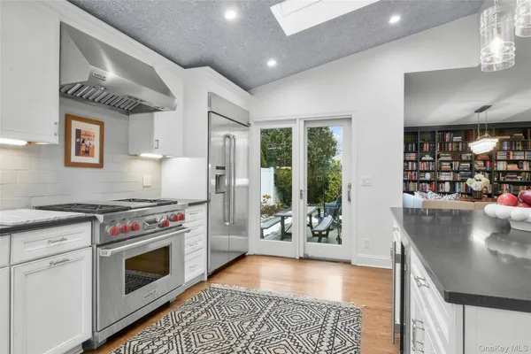 $1,400,000 | 1096 Hunter Avenue, Pelham, NY 10803