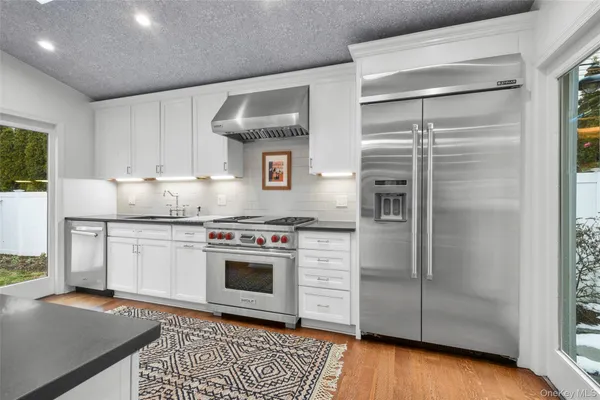 $1,400,000 | 1096 Hunter Avenue, Pelham, NY 10803