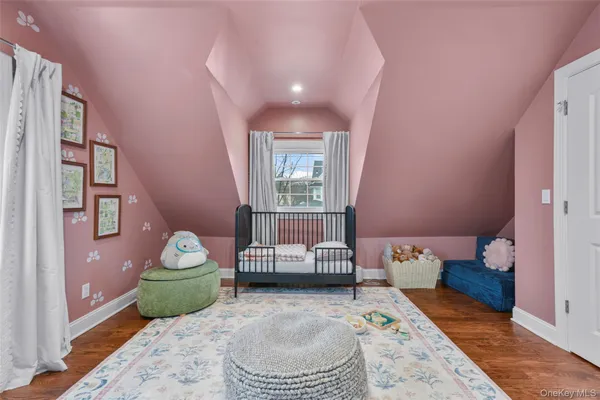 $1,400,000 | 1096 Hunter Avenue, Pelham, NY 10803