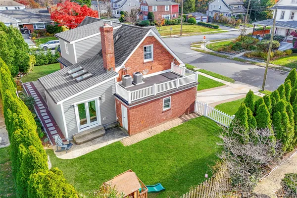 $1,400,000 | 1096 Hunter Avenue, Pelham, NY 10803