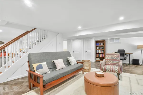 $1,400,000 | 1096 Hunter Avenue, Pelham, NY 10803