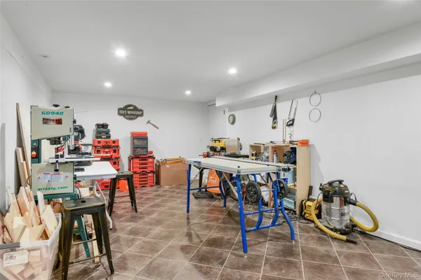 $1,400,000 | 1096 Hunter Avenue, Pelham, NY 10803