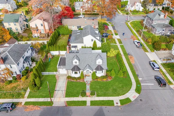 $1,400,000 | 1096 Hunter Avenue, Pelham, NY 10803