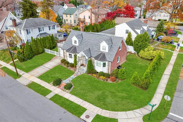 $1,400,000 | 1096 Hunter Avenue, Pelham, NY 10803