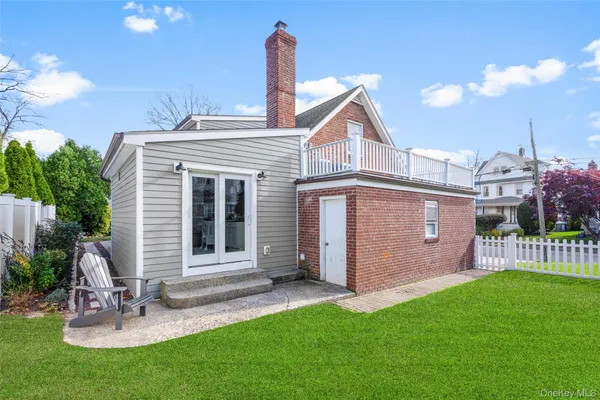 $1,400,000 | 1096 Hunter Avenue, Pelham, NY 10803