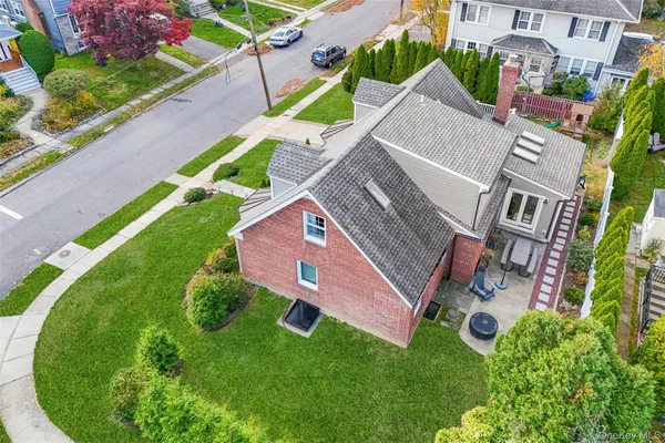 $1,400,000 | 1096 Hunter Avenue, Pelham, NY 10803