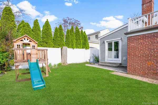 $1,400,000 | 1096 Hunter Avenue, Pelham, NY 10803