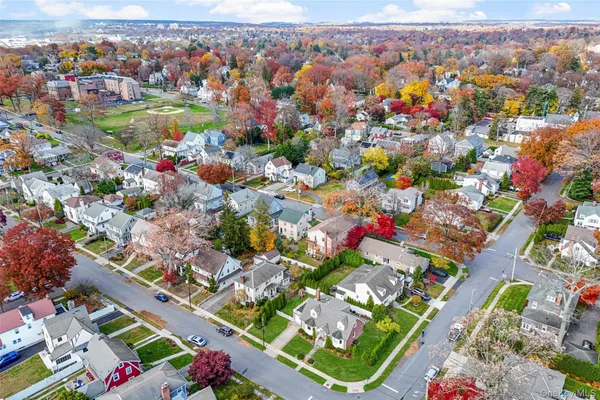 $1,400,000 | 1096 Hunter Avenue, Pelham, NY 10803