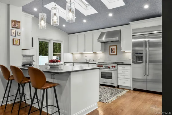 $1,400,000 | 1096 Hunter Avenue, Pelham, NY 10803