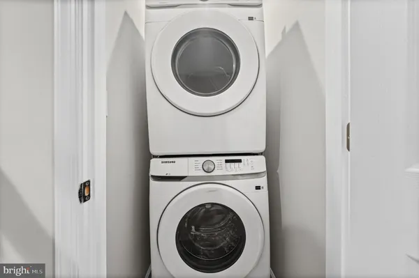 a close up view of a washer and dryer