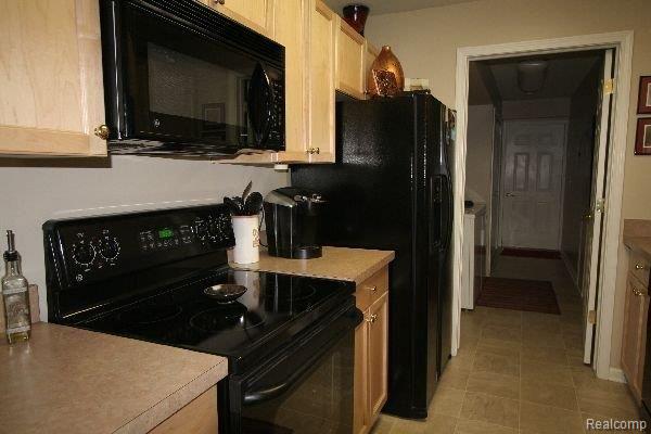 3628 Tremonte Circle, Unit 259 Rochester, MI 48306 - Photo 6 of 21 KitchentoLndry