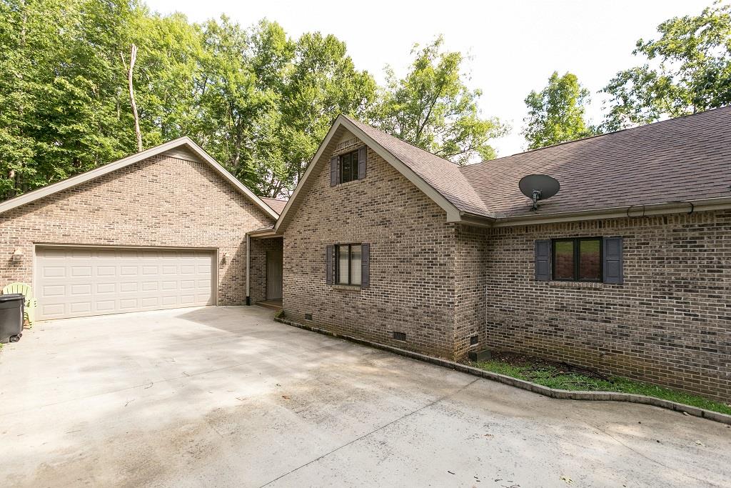 2144 Ridgeview Run Lynchburg, TN 37352 - Photo 4 of 29 a front view of a house with a garden