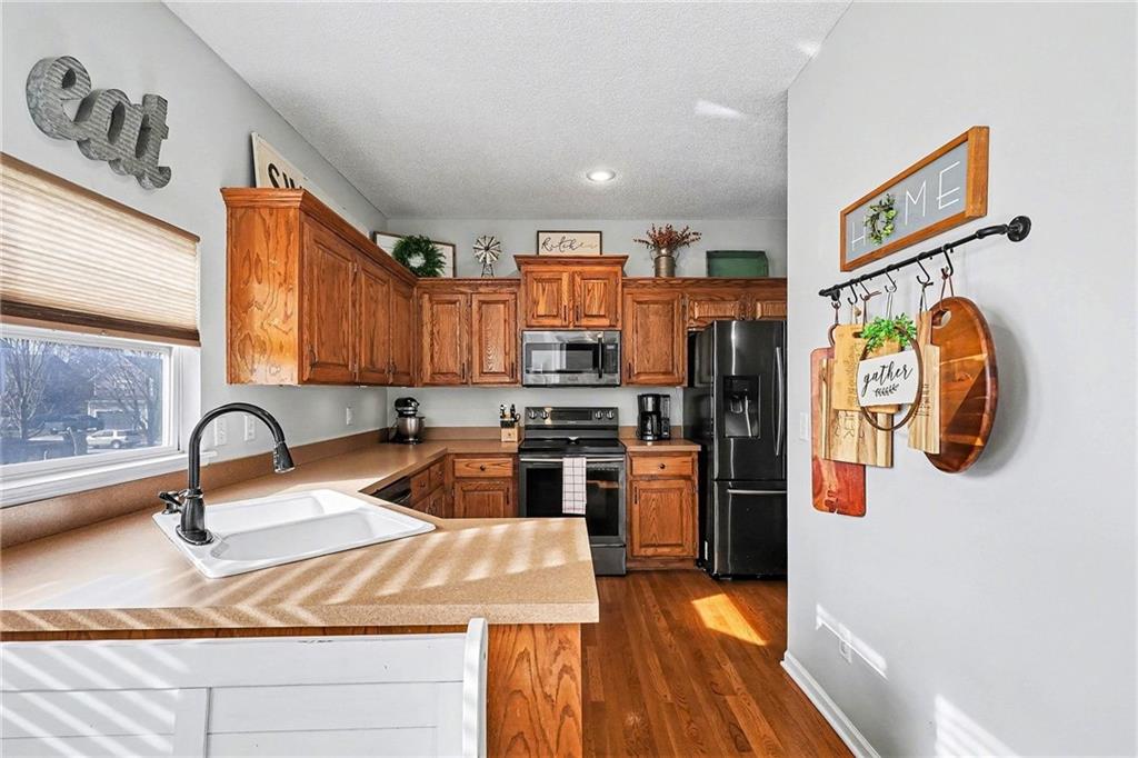 527 Bluebird Street Gardner, KS 66030 - Photo 8 of 37