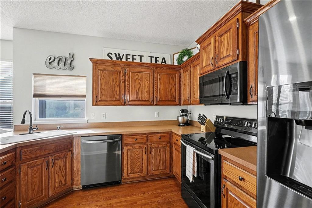 527 Bluebird Street Gardner, KS 66030 - Photo 9 of 37