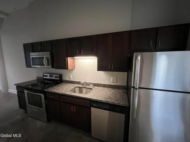 $1,725 | 733 Broadway, Unit 209, Albany, NY 12207