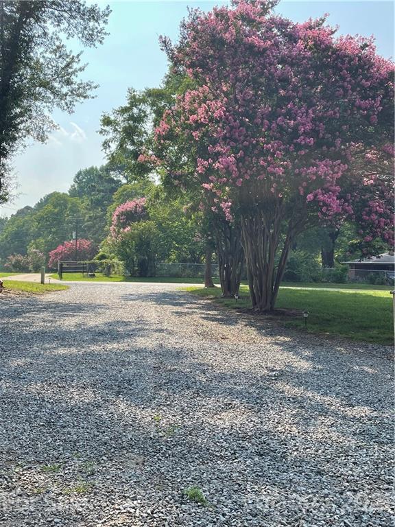1027 Capps Road Bessemer City, NC 28016 - Photo 3 of 20