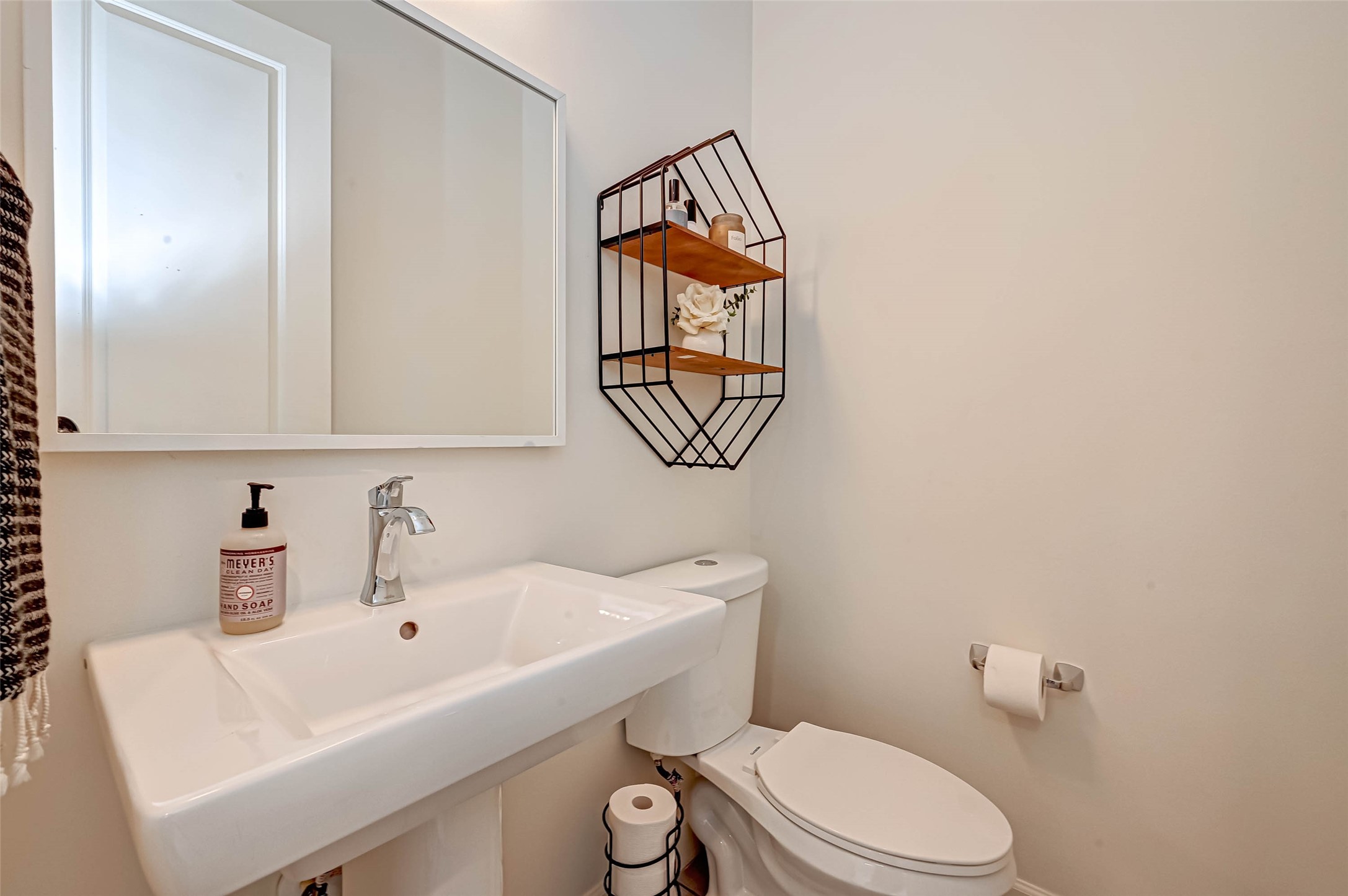 2516 Bevis Street Houston, TX 77008 - Photo 14 of 36 Half bathroom is on the second floor