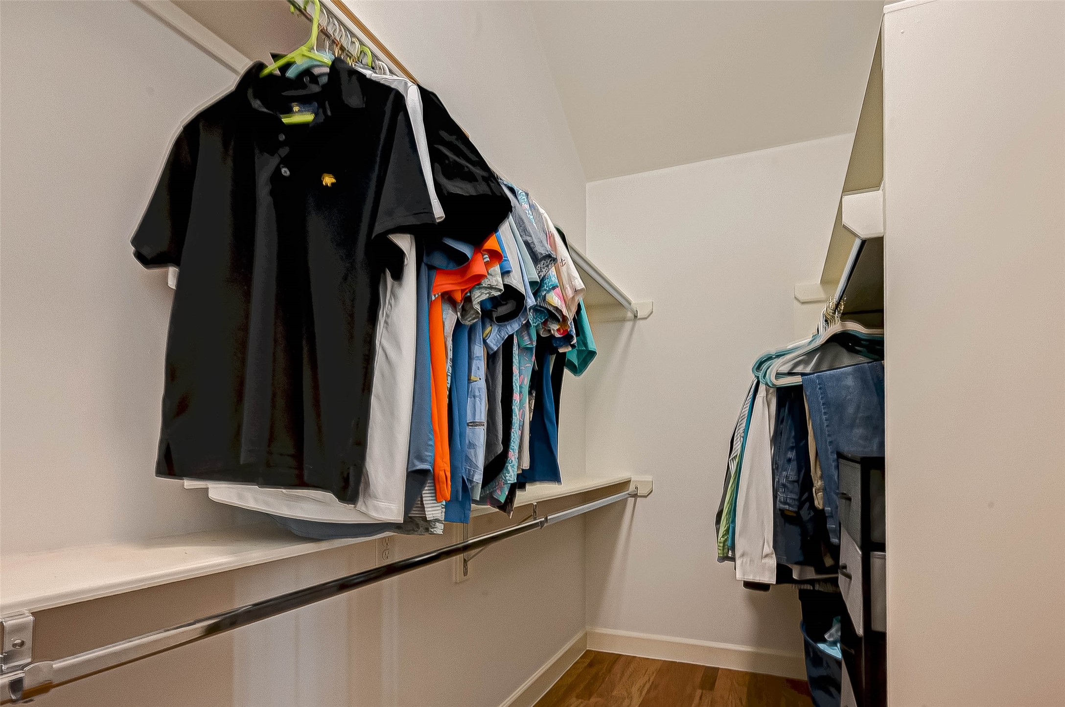 2516 Bevis Street Houston, TX 77008 - Photo 22 of 36 Lots of space in this primary walk in closet