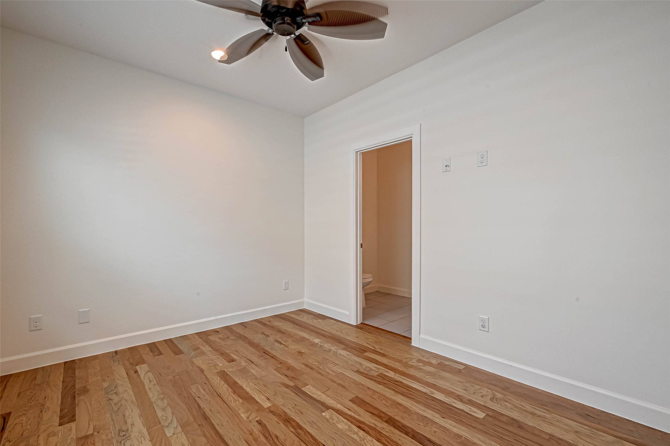 2516 Bevis Street Houston, TX 77008 - Photo 23 of 36 Second bedroom on 3rd floor