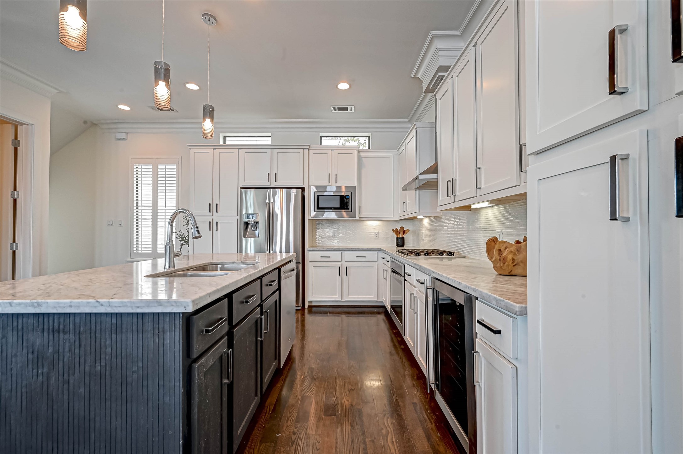 2516 Bevis Street Houston, TX 77008 - Photo 7 of 36 Stainless steel appliances in this kitchen
