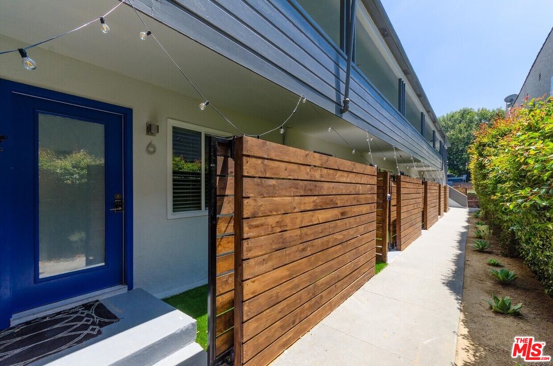 5525 Harold Way Los Angeles, CA 90028 - Photo 8 of 13 a view of wooden door
