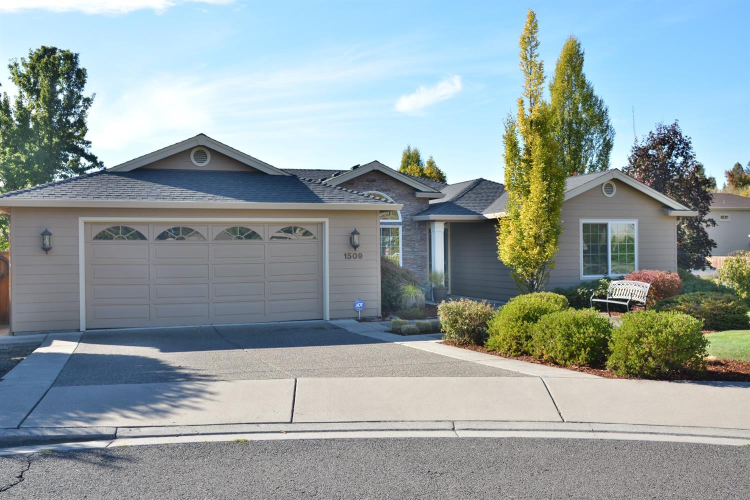 1509 Summit Ridge Circle Medford, OR 97504 - Photo 1 of 25 Primary Photo