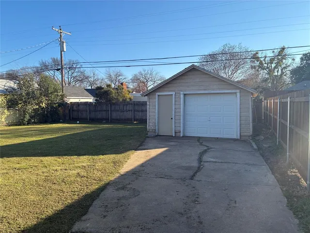$1,850 | 6329 Calmont Avenue, Fort Worth, TX 76116