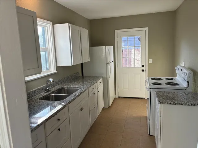 $1,850 | 6329 Calmont Avenue, Fort Worth, TX 76116