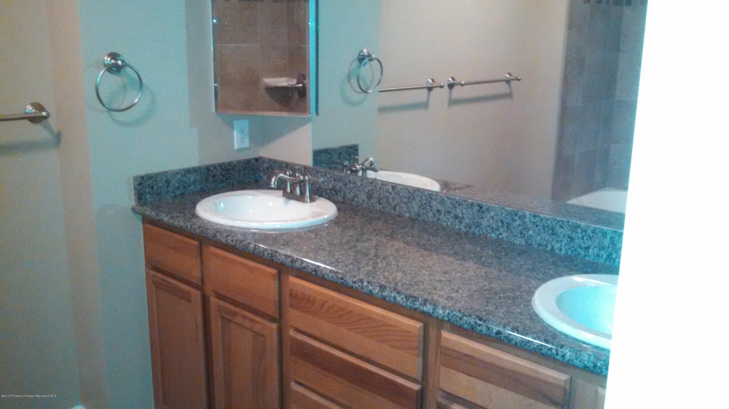 640 Alder Ridge Lane New Castle, CO 81647 - Photo 7 of 9 IMG_alder ridge master bath