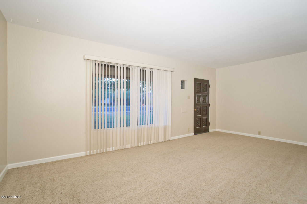 2231 East Osborn Road Phoenix, AZ 85016 - Photo 4 of 27 Front door living room area