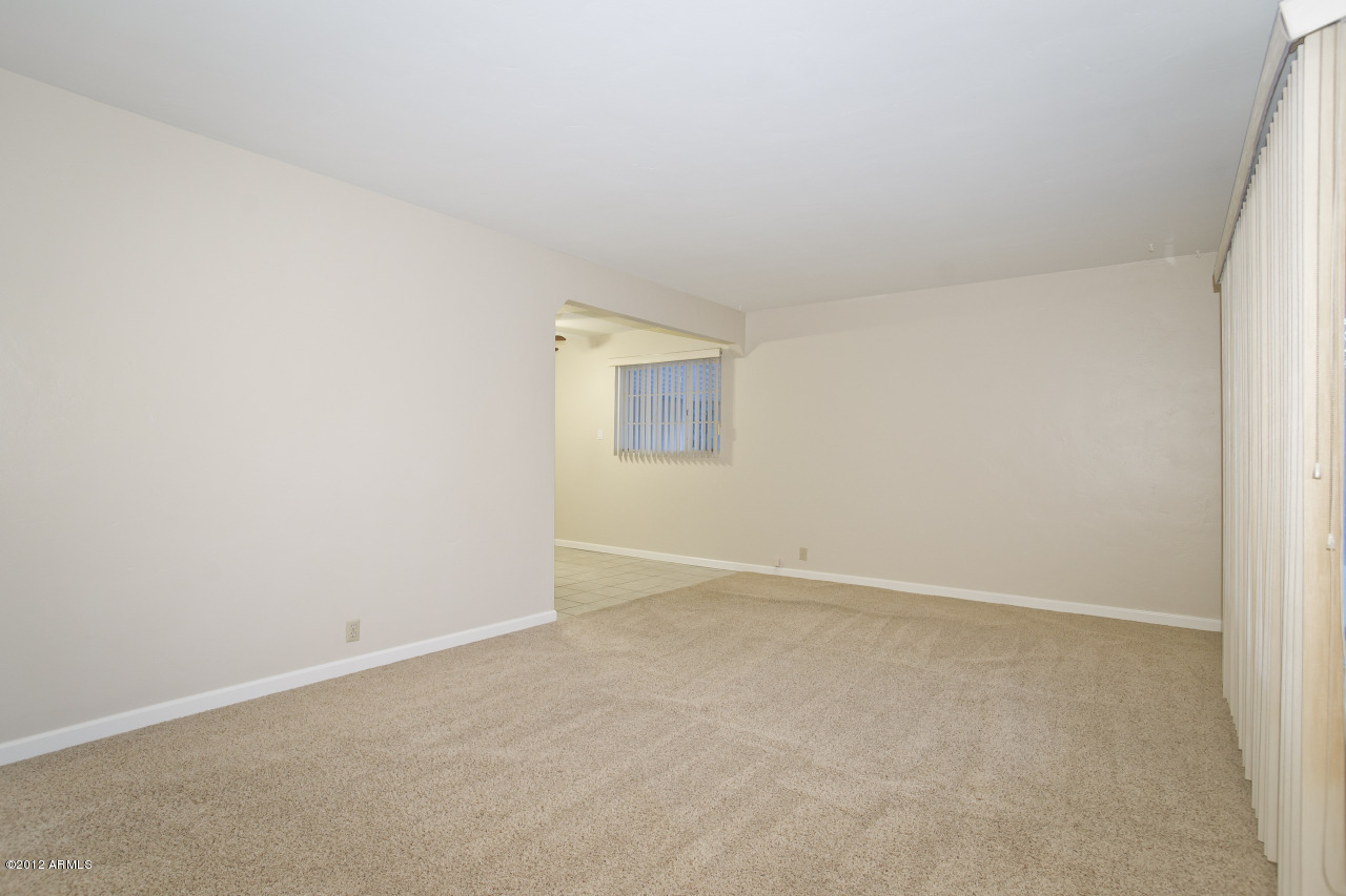 2231 East Osborn Road Phoenix, AZ 85016 - Photo 7 of 27 Livingroom 2