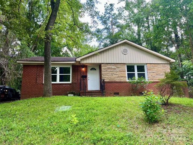 $1,400 | 2813 Fordwood Drive, Charlotte, NC 28208