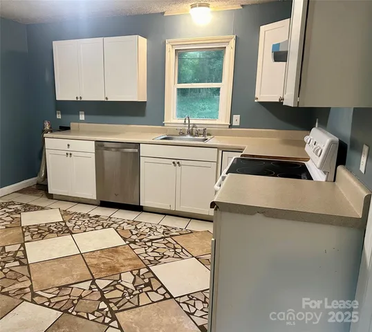 $1,400 | 2813 Fordwood Drive, Charlotte, NC 28208