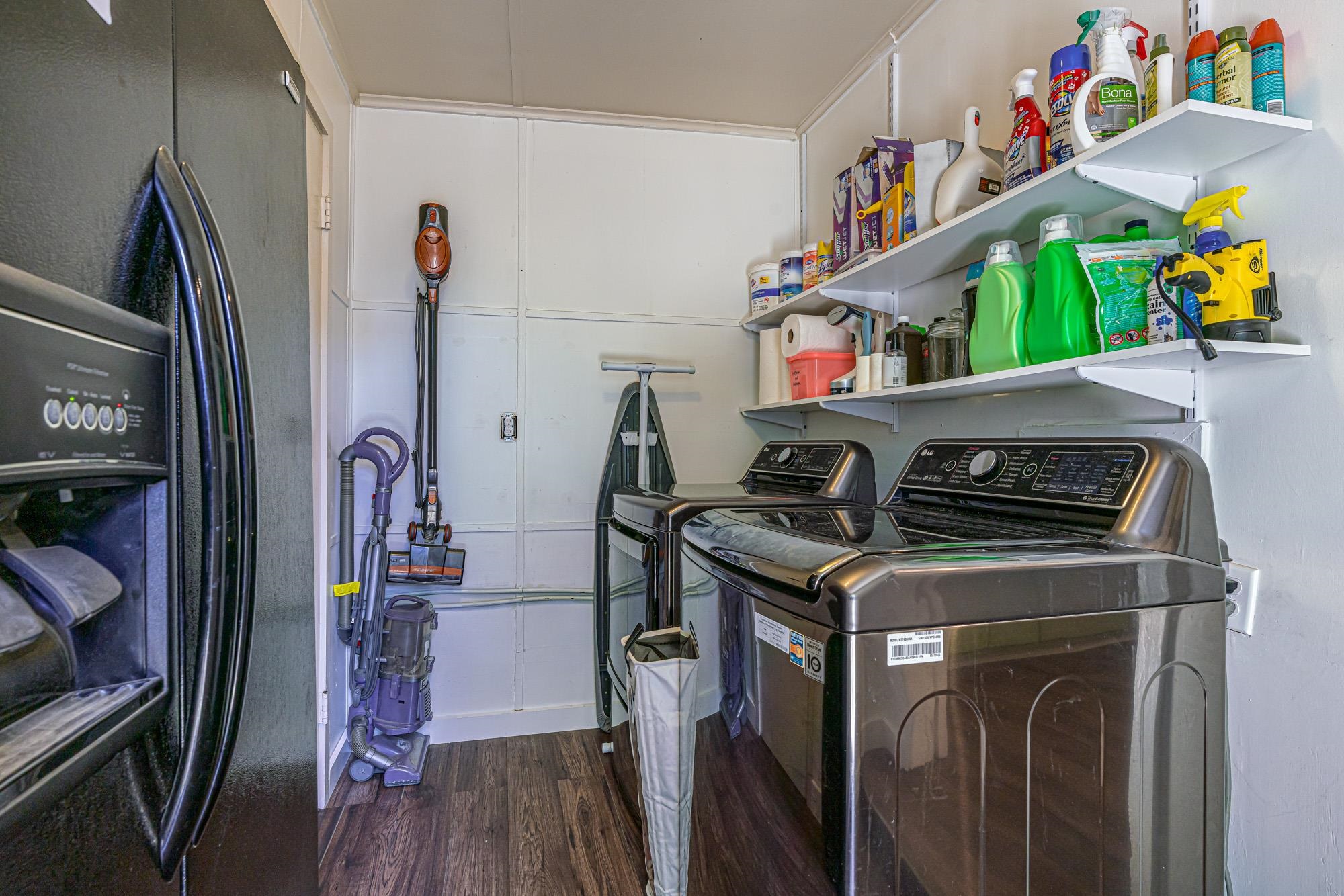 5068 Wingdale Road Memphis, TN 38117 - Photo 20 of 21 a utility room with dryer and washer
