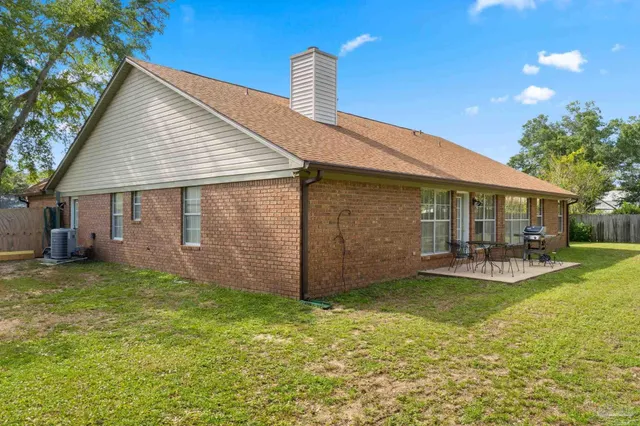 a view of an house with swimming pool and a yard