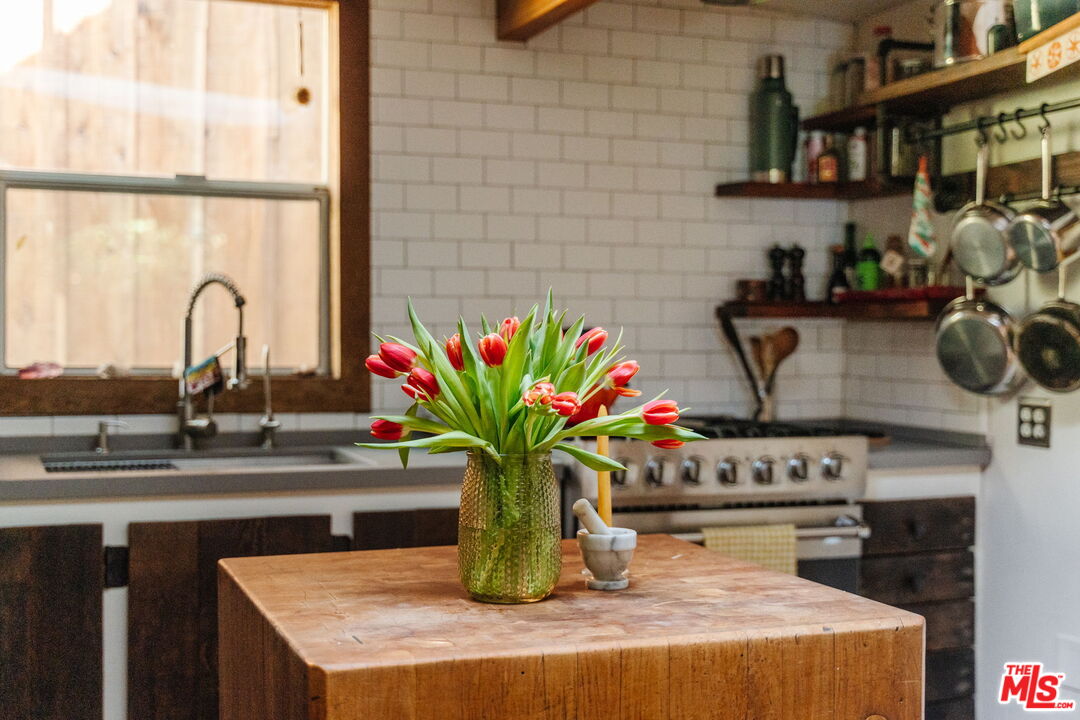 23300 Red Rock Road Topanga, CA 90290 - Photo 6 of 59