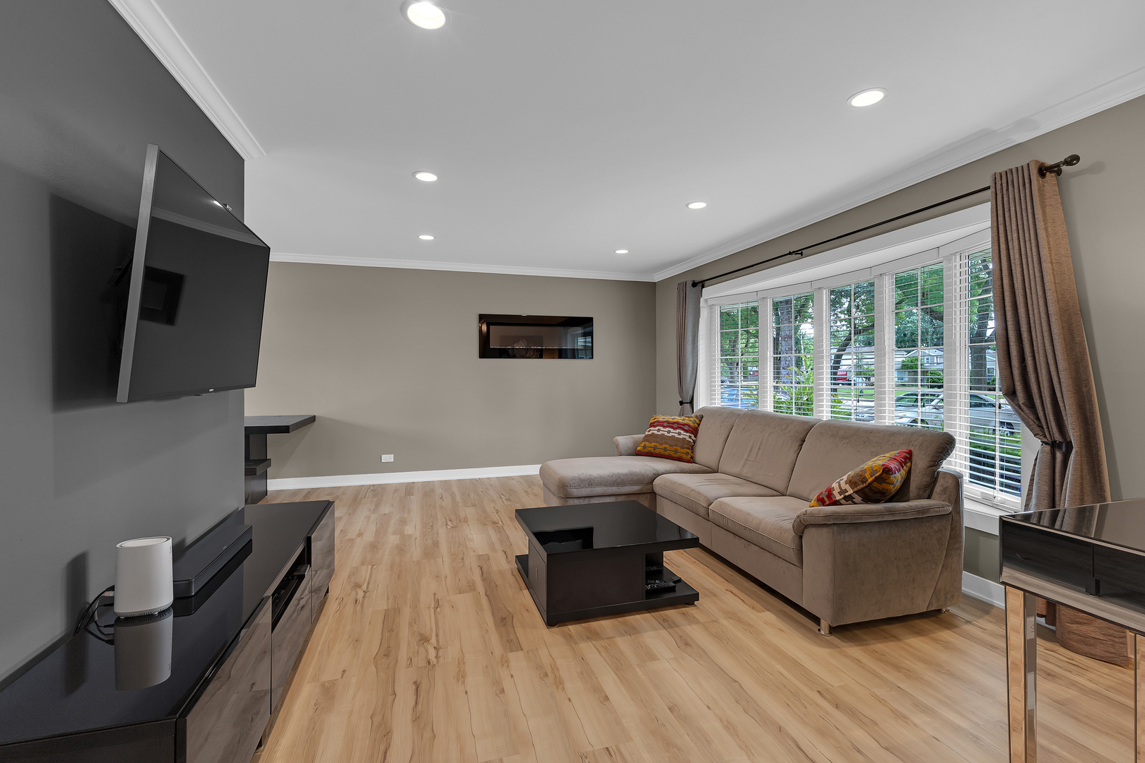 210 West Pickwick Road Arlington Heights, IL 60005 - Photo 3 of 35