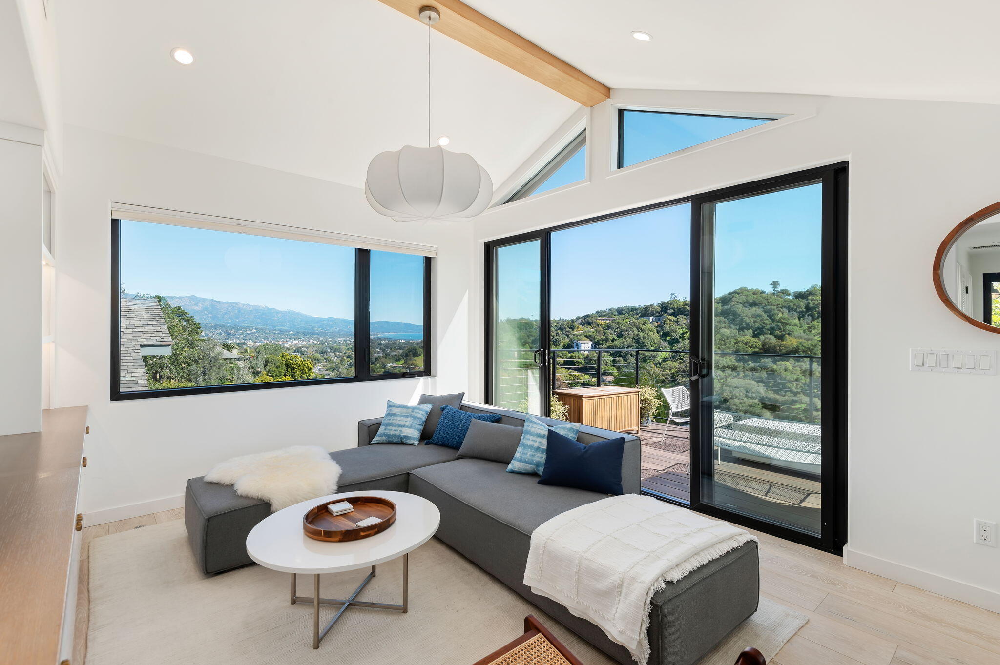 1415 La Cima Road, Unit B Santa Barbara, CA 93101 - Photo 6 of 22 2-web-or-mls-02 - Living Room