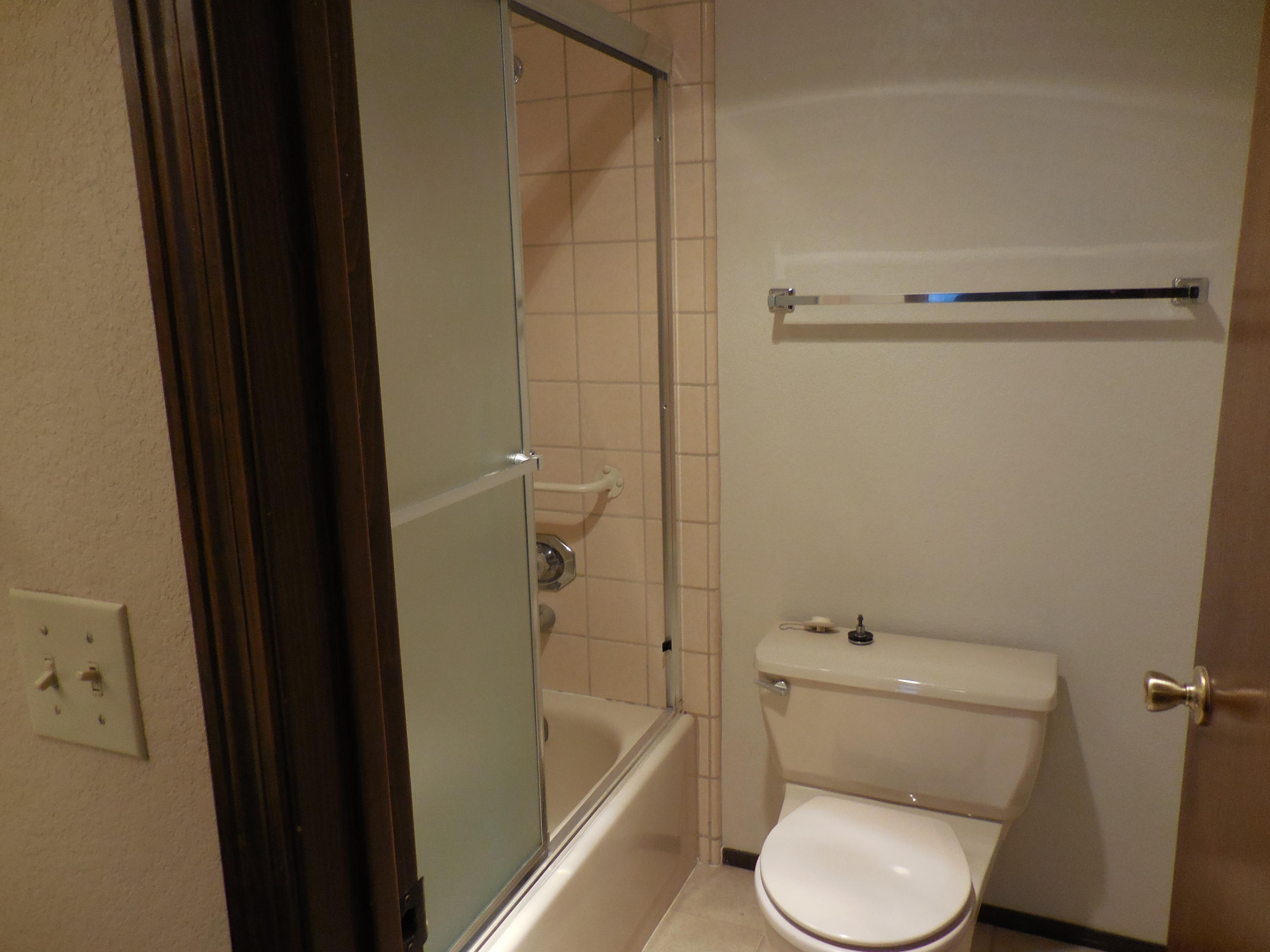 225 Ridgetop Drive, Unit 117 Redding, CA 96003 - Photo 14 of 20 Master Bath Shower