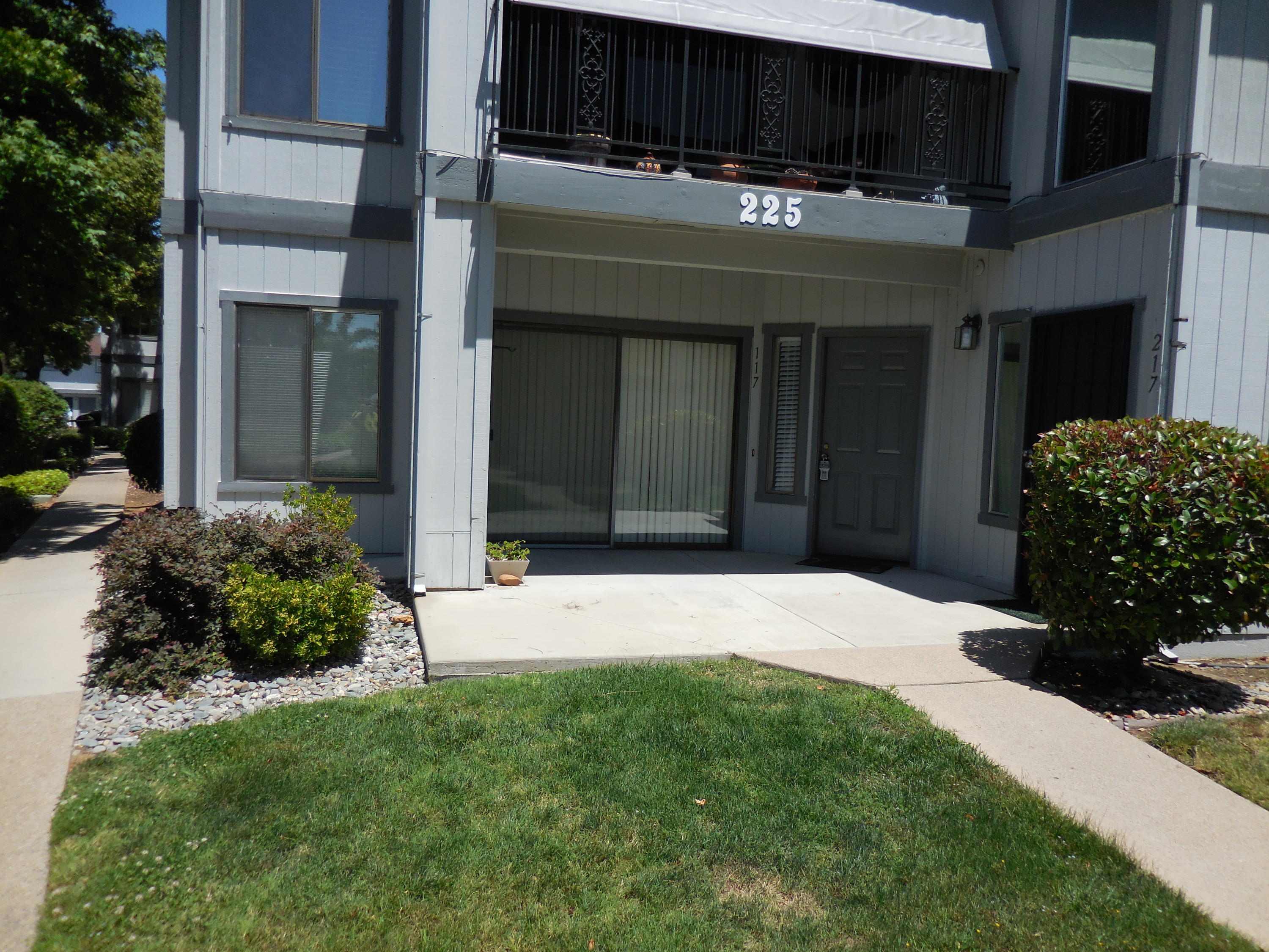 225 Ridgetop Drive, Unit 117 Redding, CA 96003 - Photo 2 of 20 Curb Appeal Far